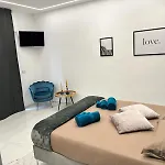 Luxury House Bed & Breakfast Bari