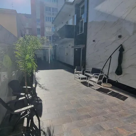 Luxury House 住宿加早餐酒店 3*